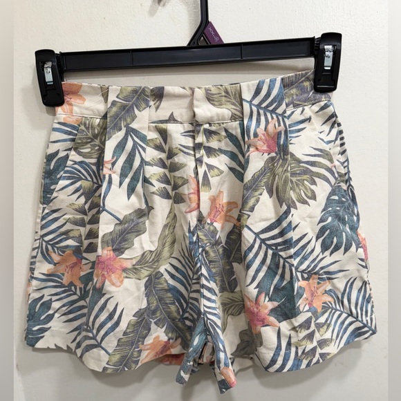 balu Pants - 🧡 5 for $25! Balu High-Waist Tropical Pleated Shorts in Cream Floral